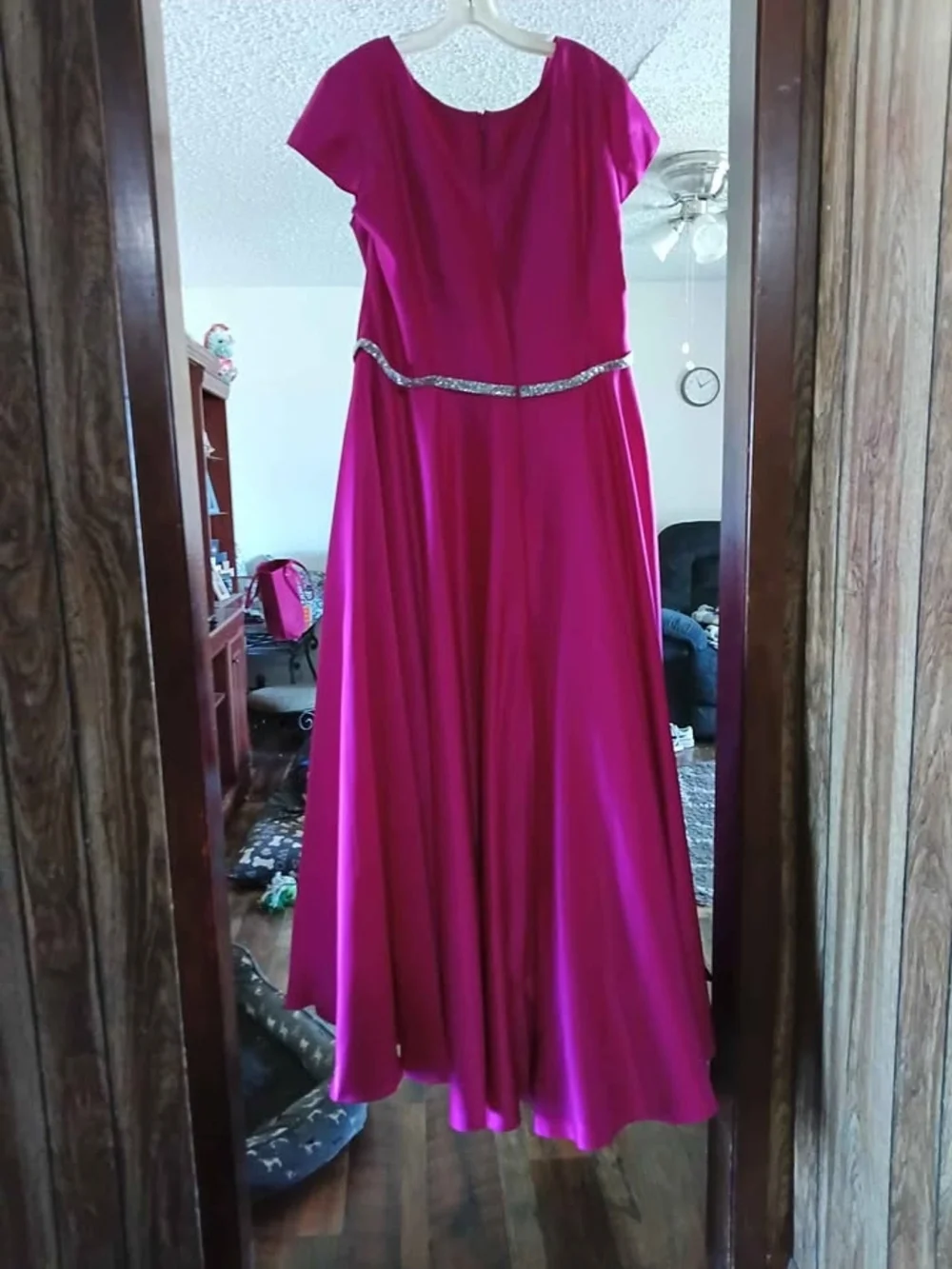 Elegant Fuchsia Satin Evening Dress with Beaded Waist - Picture 2 of 3